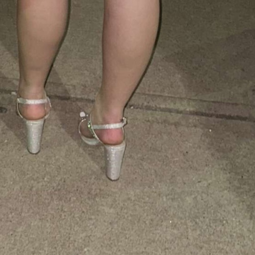 Heels - Picture 4 of 4